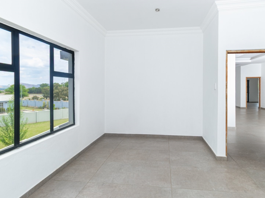 6 Bedroom Property for Sale in Gateway Manor North West